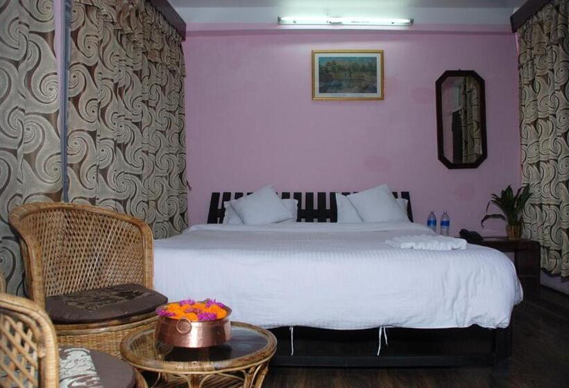 اتاق لوکس, Travelers Home