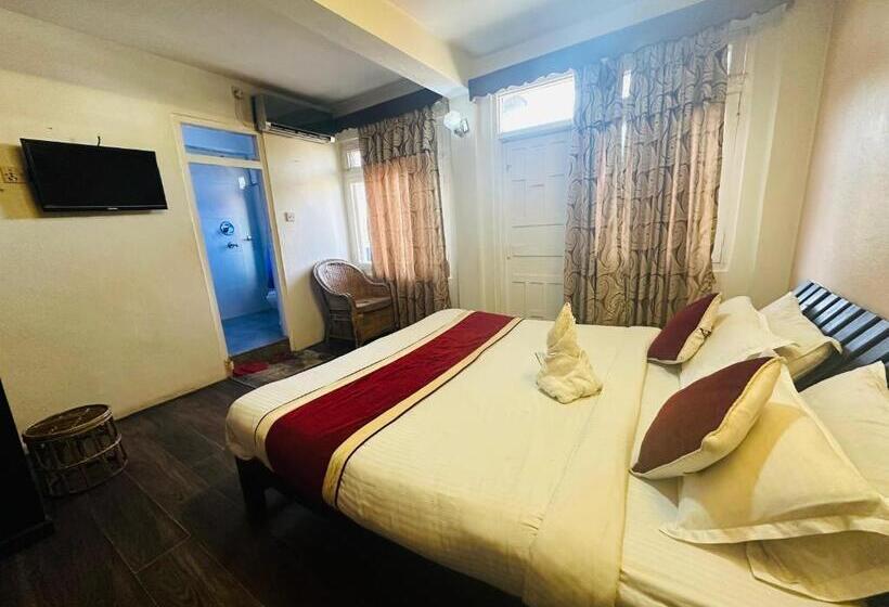 اتاق لوکس, Travelers Home