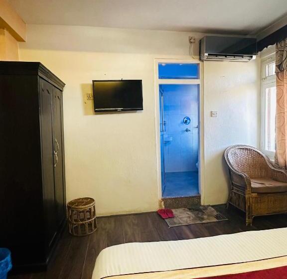 اتاق لوکس, Travelers Home