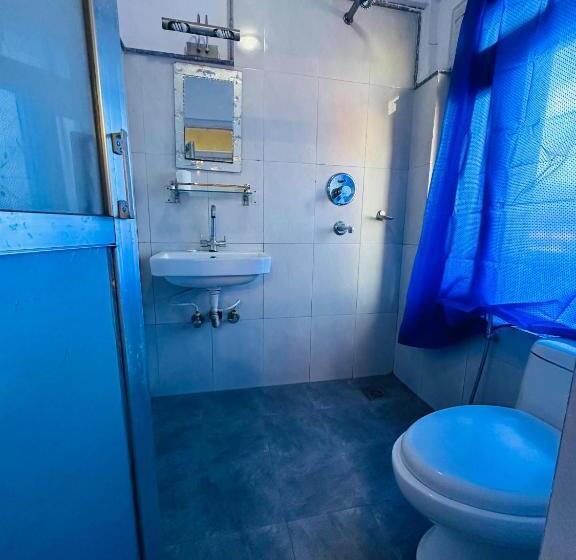 اتاق اکونومی, Travelers Home