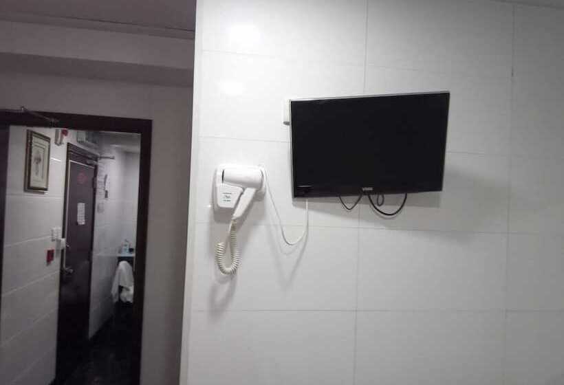 اتاق استاندارد سه نفره, Marrigold Hostel