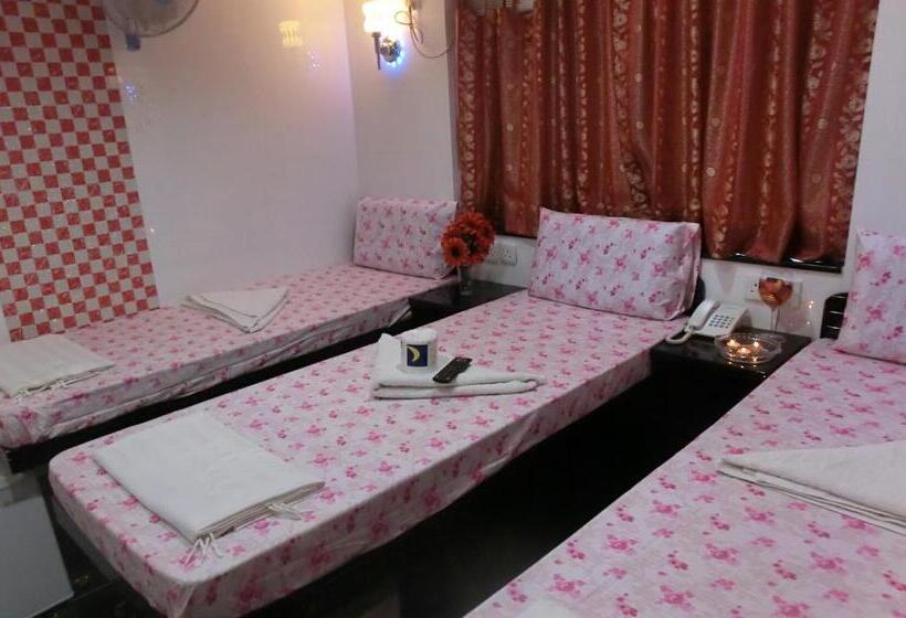 اتاق استاندارد سه نفره, Marrigold Hostel