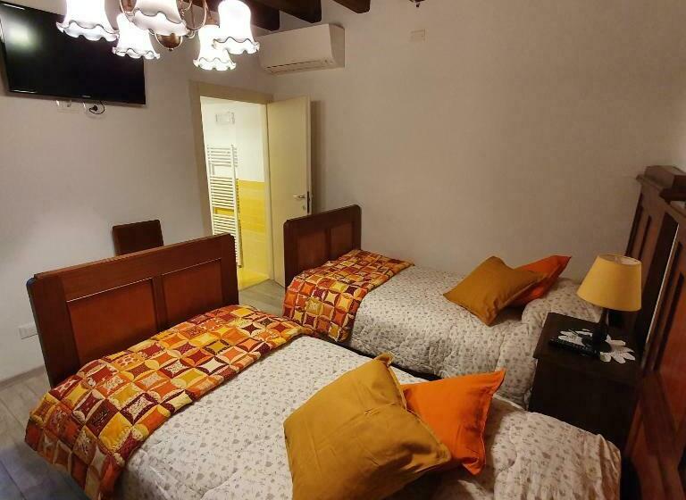 标准间, Domus Iulii