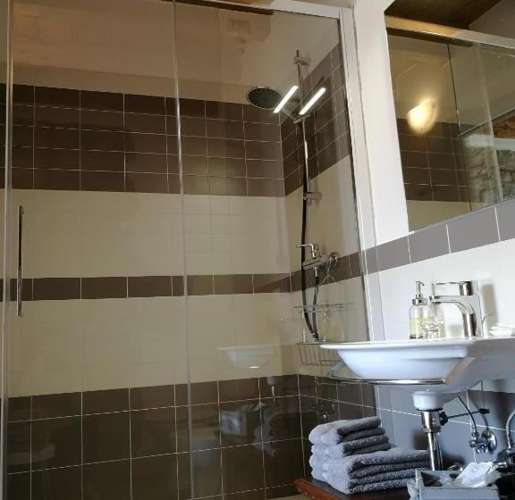 经典四人房间, Domus Iulii