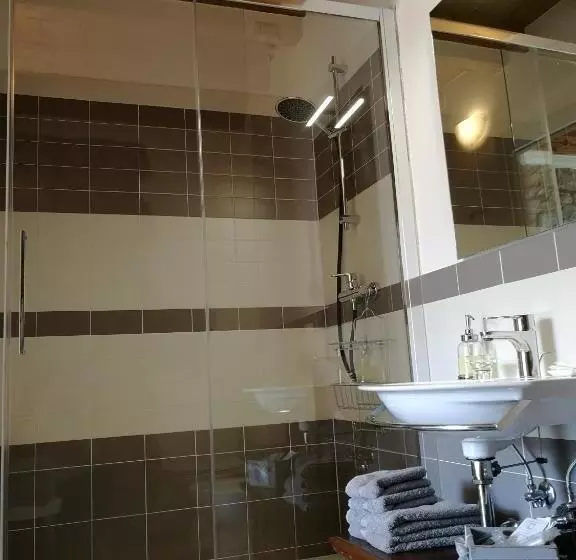 اتاق کلاسیک چهارنفره, Domus Iulii