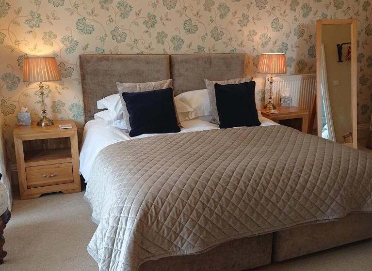 Quarto Premium, Barnabas House