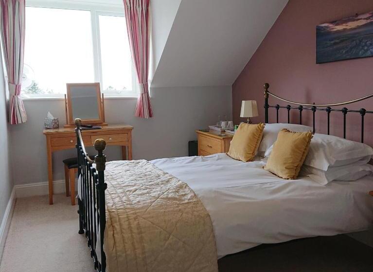 クラシックルーム, Barnabas House