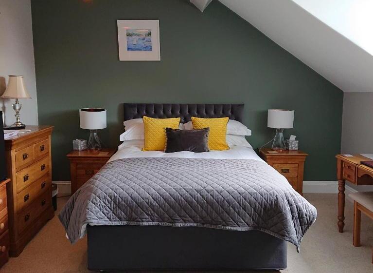 Quarto Premium, Barnabas House