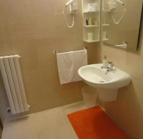 Standard Kolmen Hengen Huone, Arimannia