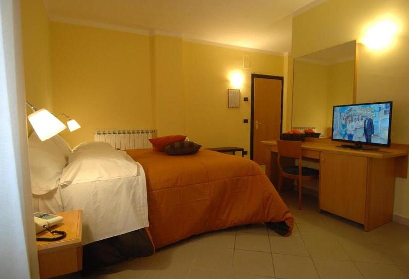 חדר סטנדרט לארבעה, Arimannia