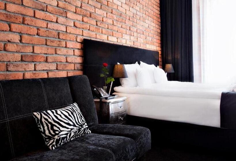 سوئیت جونیور با چشم‌انداز, Betmanowska Main Square Residence Adults Only