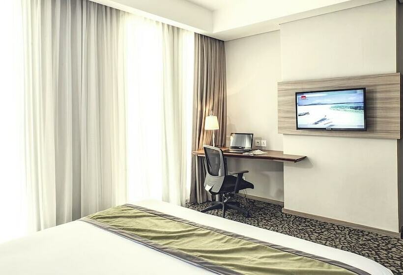 Deluxe Room, Grandhika Iskandarsyah