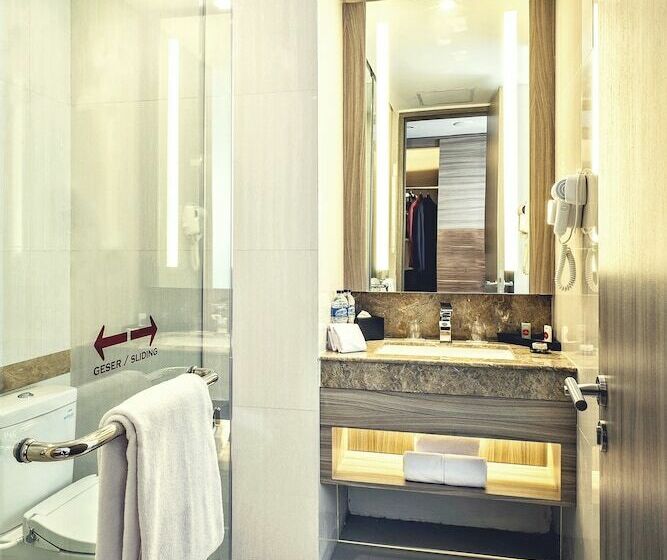 Deluxe Room, Grandhika Iskandarsyah