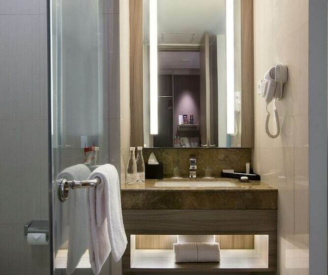 Deluxe Room, Grandhika Iskandarsyah