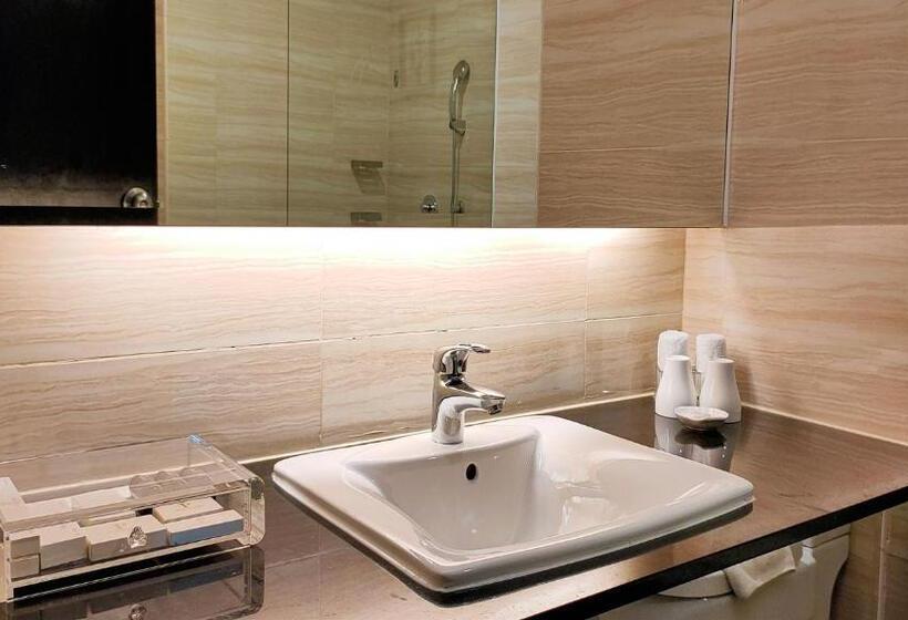 غرفة قياسية مطلة على المدينة, Pan Borneo Hotel Kota Kinabalu