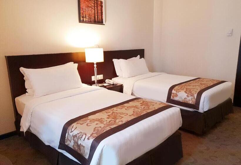اتاق استاندارد با چشم‌انداز استخر, Pan Borneo Hotel Kota Kinabalu