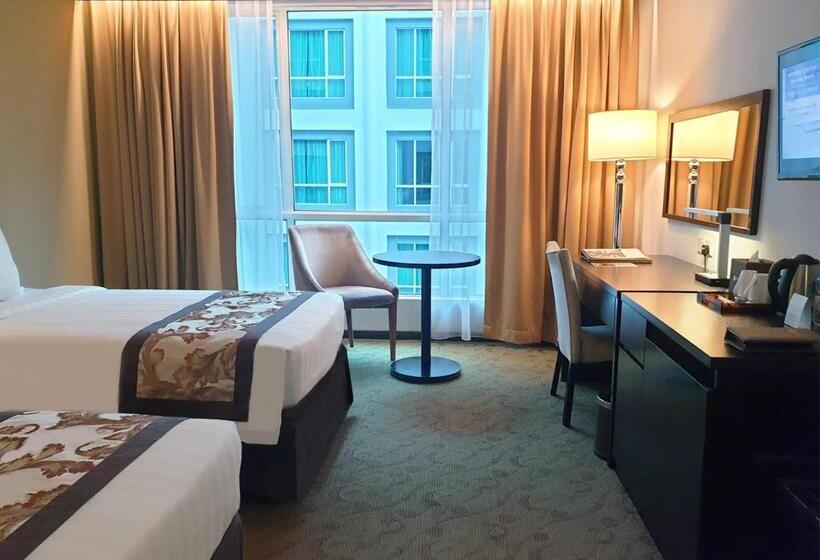 غرفة قياسية مطلّة علي حمام السباحة, Pan Borneo Hotel Kota Kinabalu