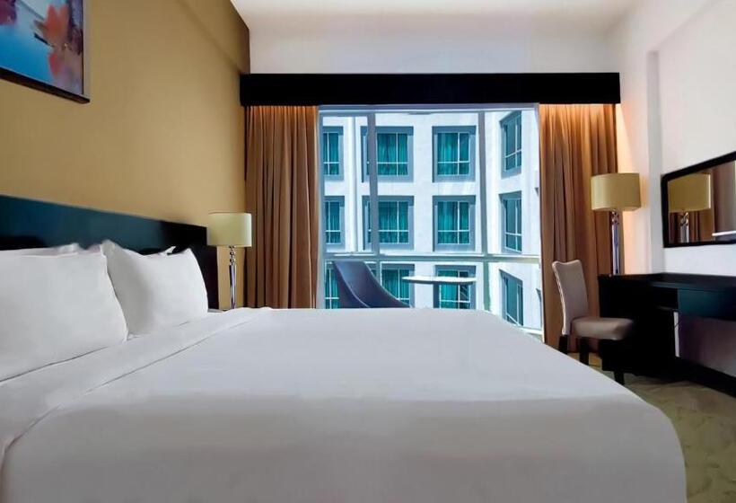 غرفة قياسية مطلّة علي حمام السباحة, Pan Borneo Hotel Kota Kinabalu