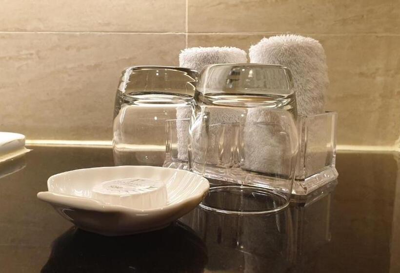 غرفة قياسية مطلّة علي حمام السباحة, Pan Borneo Hotel Kota Kinabalu