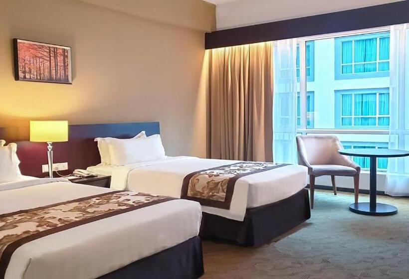 اتاق استاندارد با چشم‌انداز استخر, Pan Borneo Hotel Kota Kinabalu
