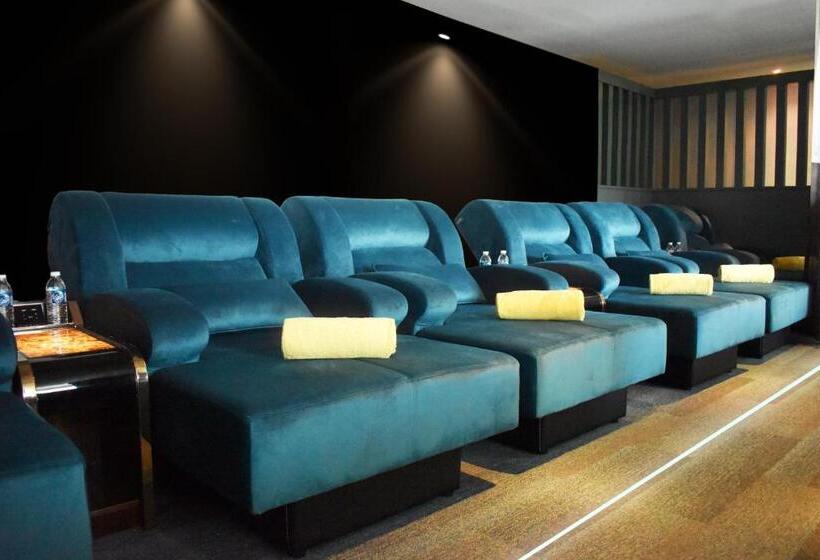 غرفة قياسية مزوَّدة بصالون, Pan Borneo Hotel Kota Kinabalu