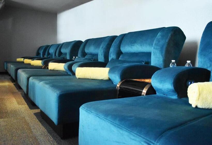 اتاق استاندارد با اتاق نشیمن, Pan Borneo Hotel Kota Kinabalu