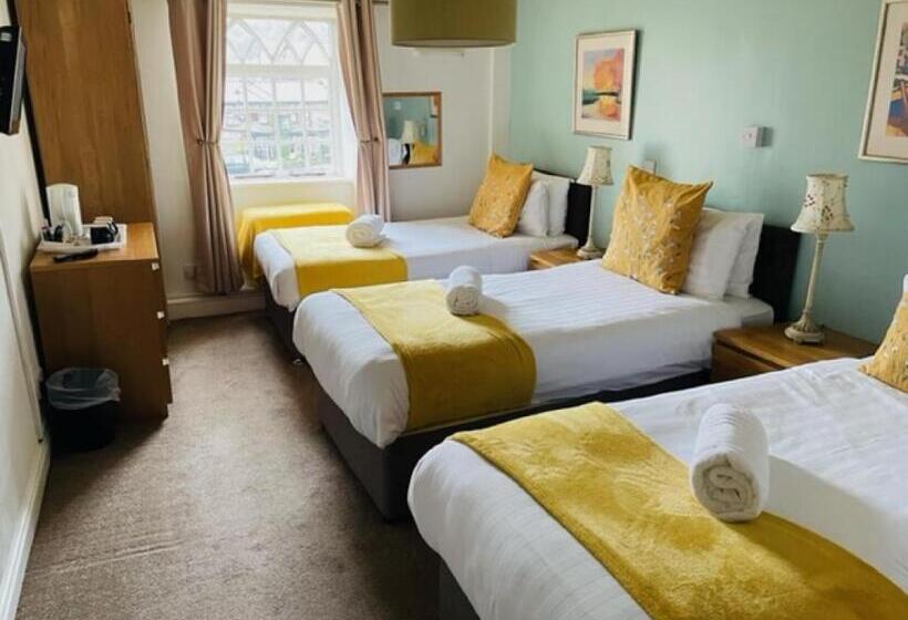 バスルーム共有のトリプルスタンダード, Prince Llewelyn