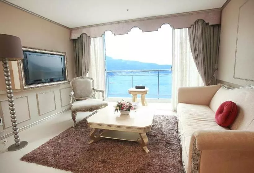 سوئیت رویال, Riviera Geoje