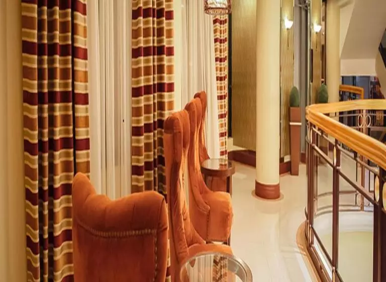 اتاق استاندارد سه نفره, Royal Garden