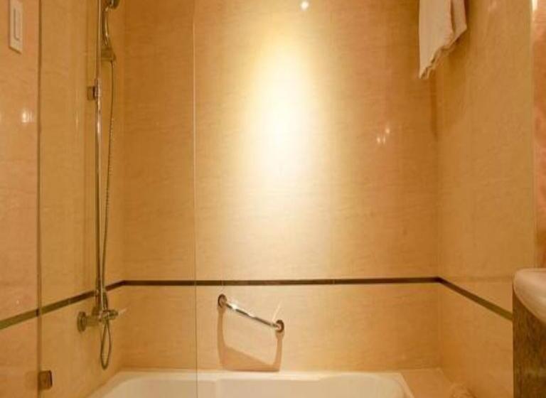 سوییت جونیور, Royal Garden