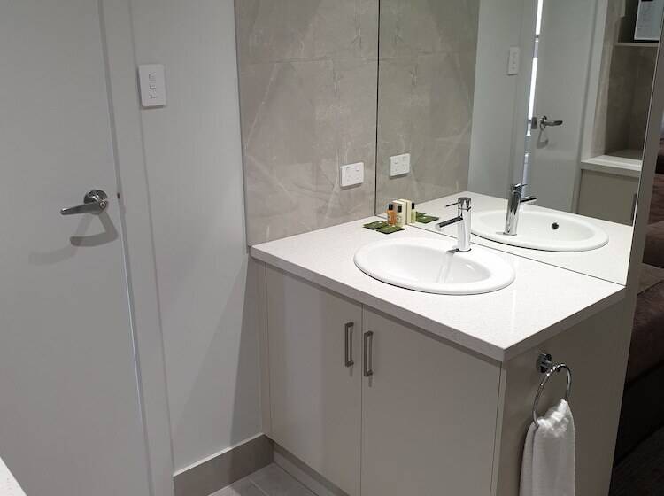 اتاق خانوادگی, Naracoorte Hotel Motel