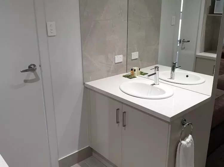 اتاق خانوادگی, Naracoorte Hotel Motel
