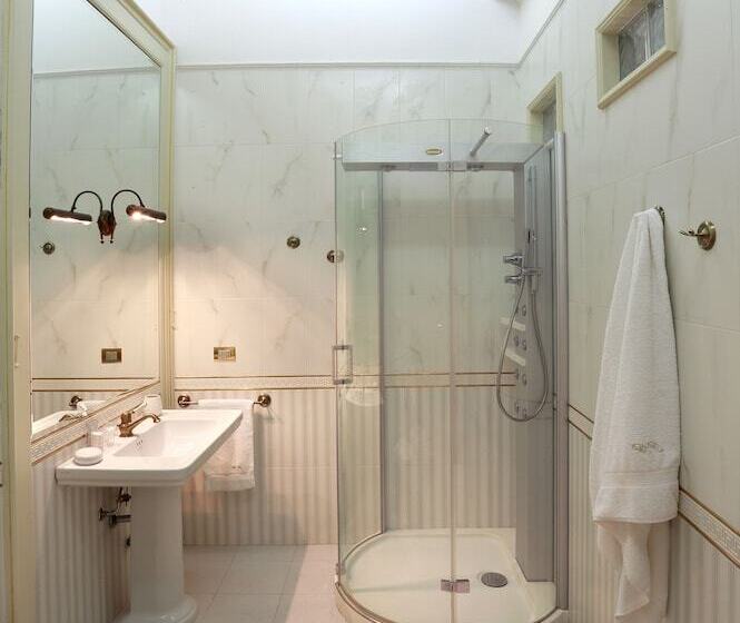 Номер Deluxe, Personè Palace