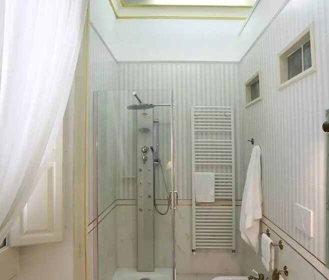 Habitació Superior, Personè Palace
