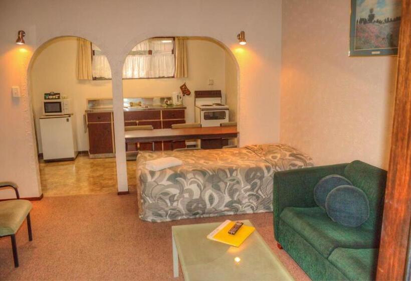 דירת חדר, Riverside Motel