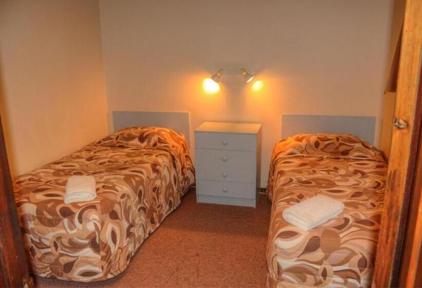 דירת שני חדרים, Riverside Motel