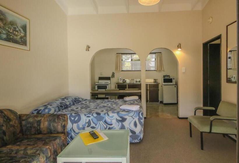 Семейные Апартаменты, Riverside Motel