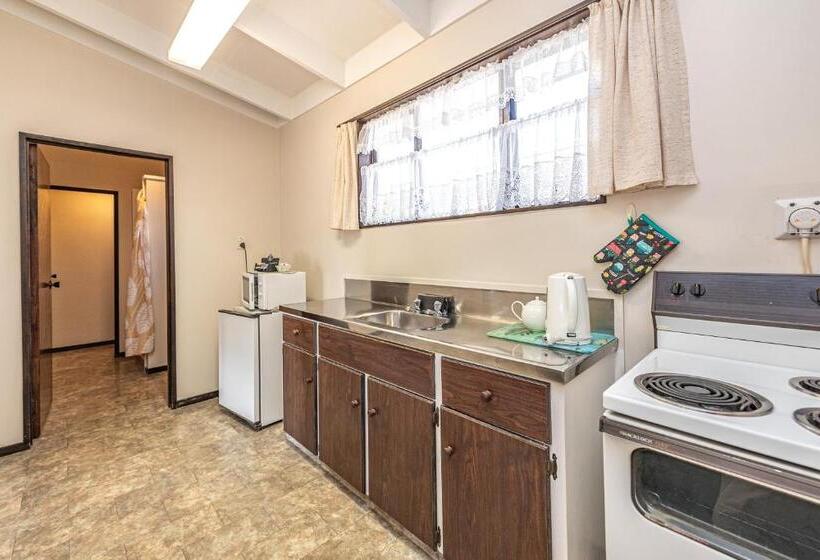 דירת חדר, Riverside Motel