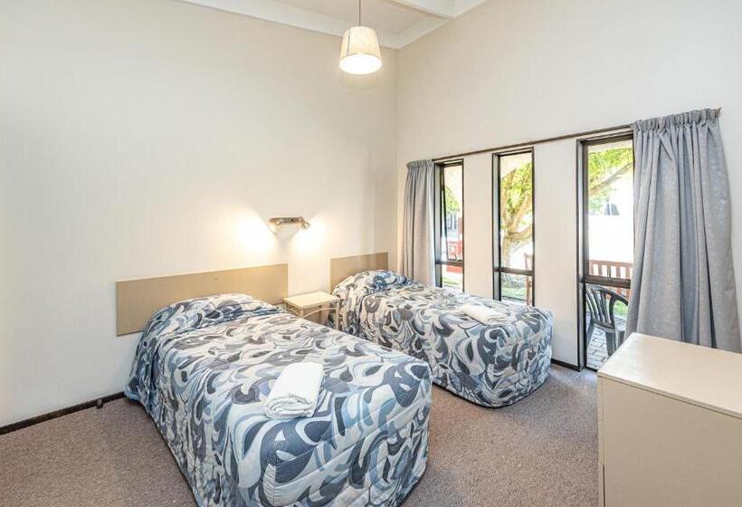 Апартаменты 2 Спальни, Riverside Motel