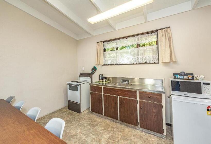 Семейные Апартаменты, Riverside Motel