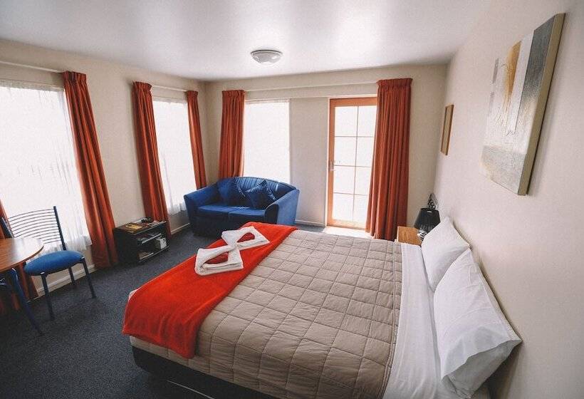 Студия Стандарт, Addington Stadium Motel