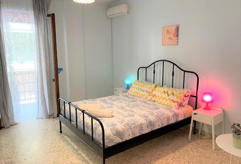 חדר דלוקס עם מרפסת, Olive Tree   Hostel