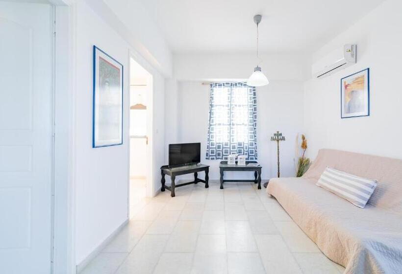 Family Suite, Antonina