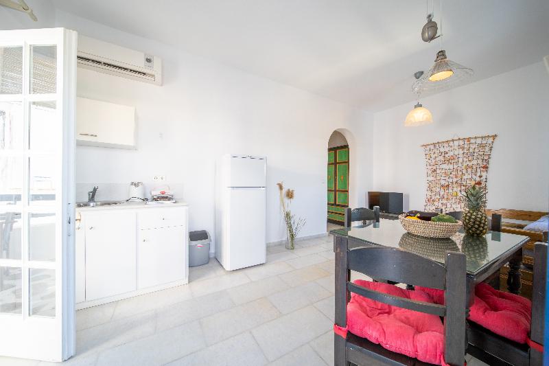 דירת חדר, Antonina