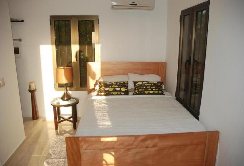 استودیوی لوکس, E&j Boutique Residences