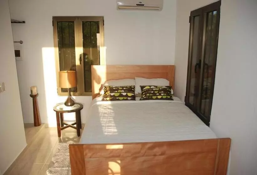 استودیوی لوکس, E&j Boutique Residences