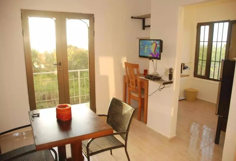 استودیوی لوکس, E&j Boutique Residences
