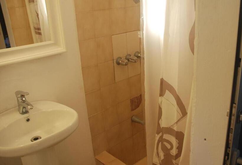 استودیوی استاندارد, E&j Boutique Residences