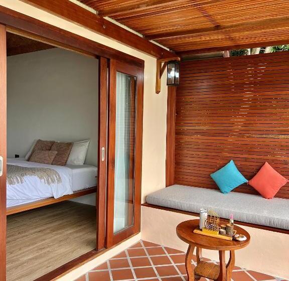 Номер Deluxe Вид на Море, Baan Talay Resort & Yoga