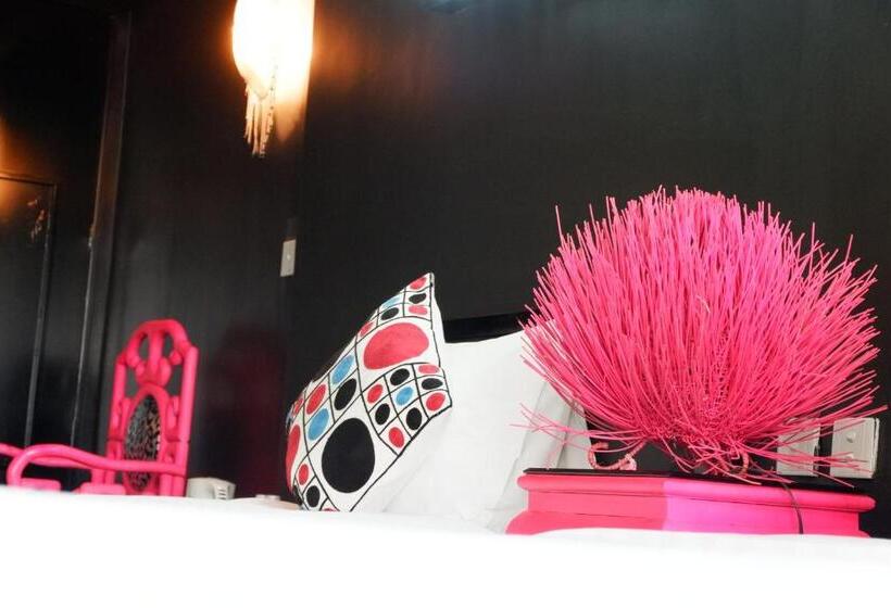 اتاق لوکس با چشم‌انداز شهر, Thang Long Espana